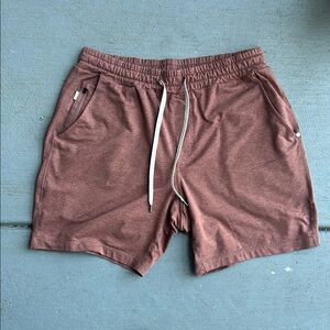 Vuori Ponto Shorts in Rust / Orange - Size Medium